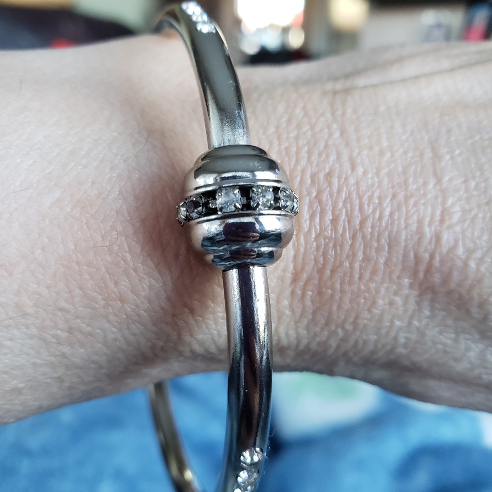 Womans Silver colored Bracelet with Rhinestones